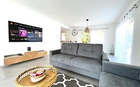 Villa Victoria #8 Persons #3 Bedrooms #Terrace # Garage Beach - Calm And Clim